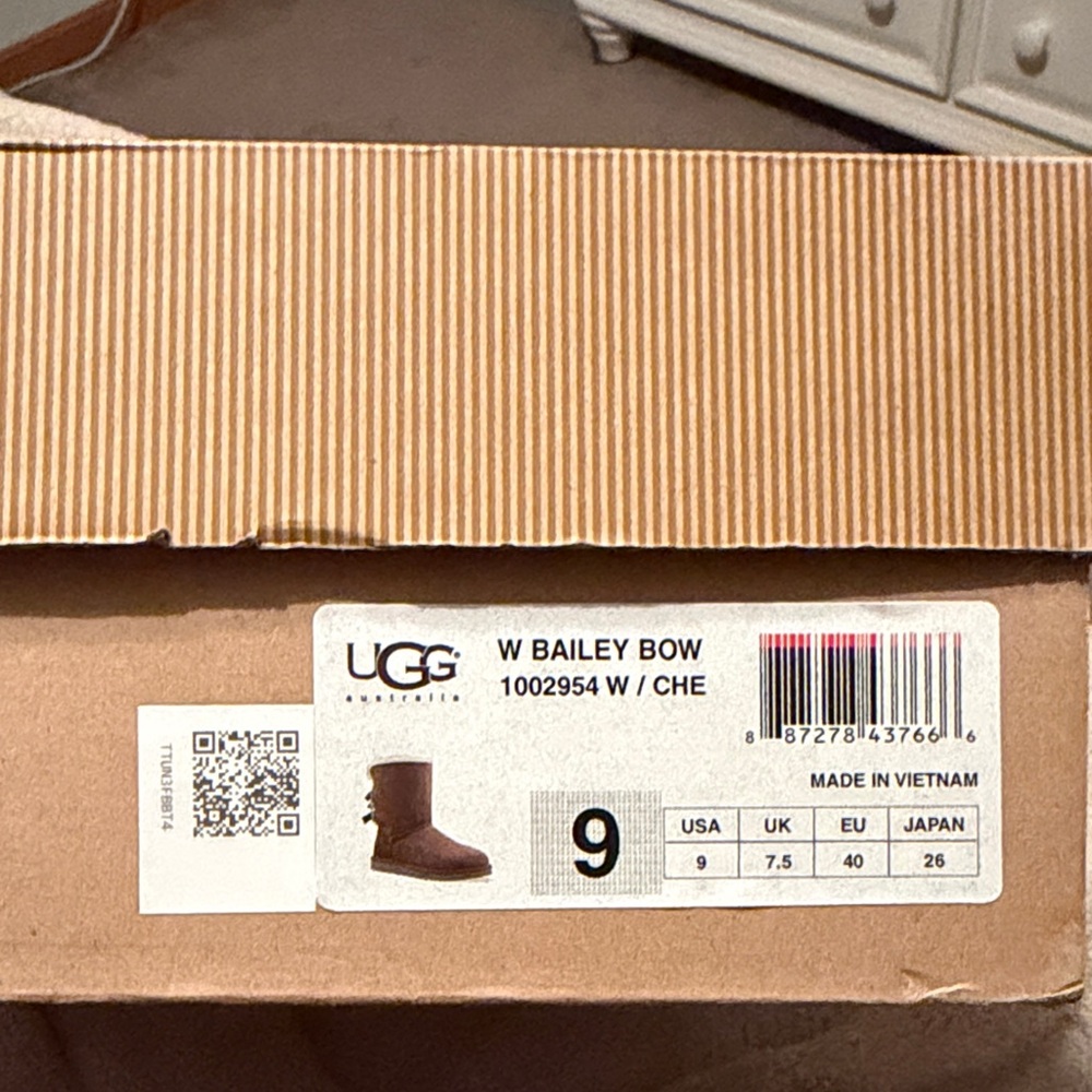 Bailey Bow UGGs - Picture 2 of 5